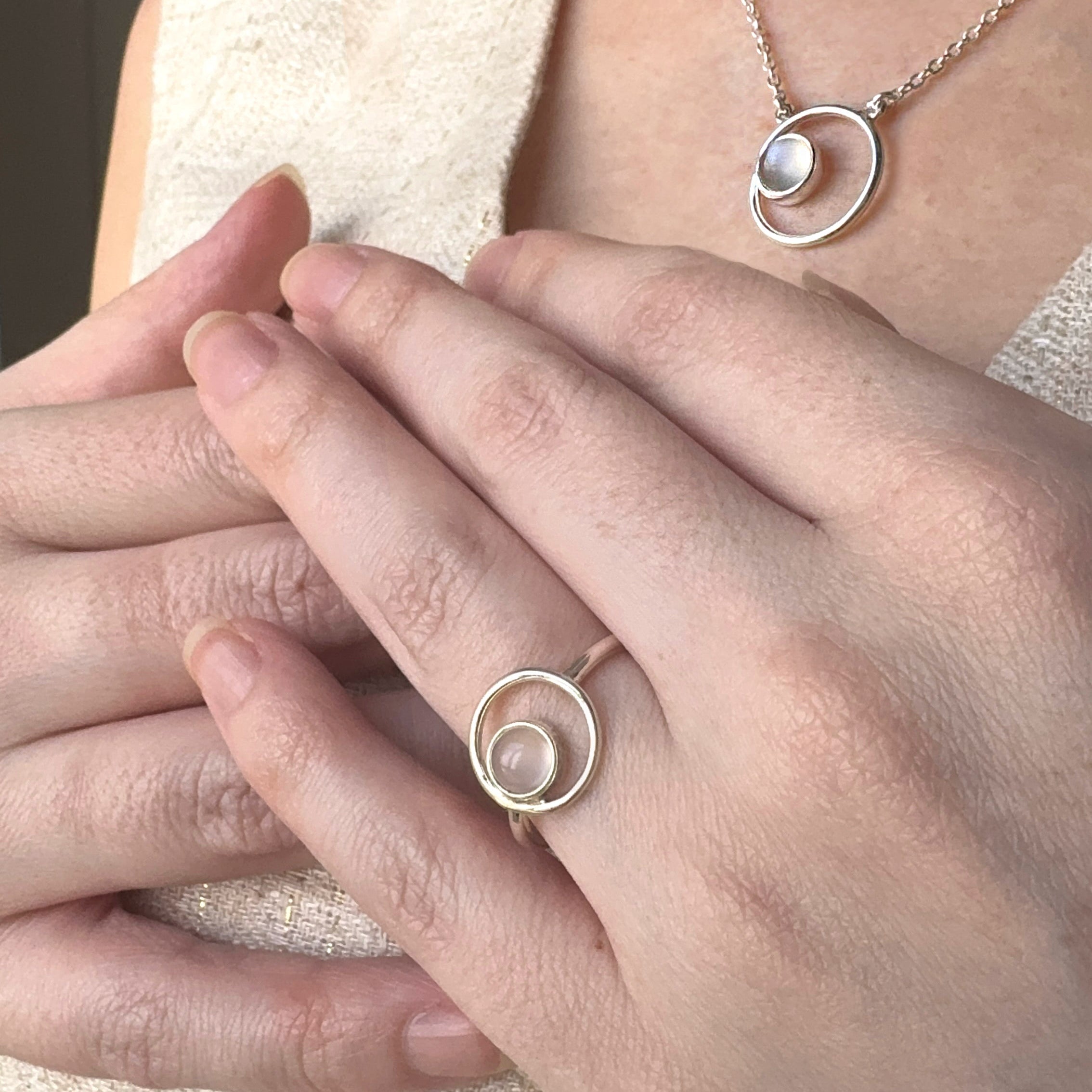 Anillo Circular Redondo Luna Piedra Leyenda Azteca