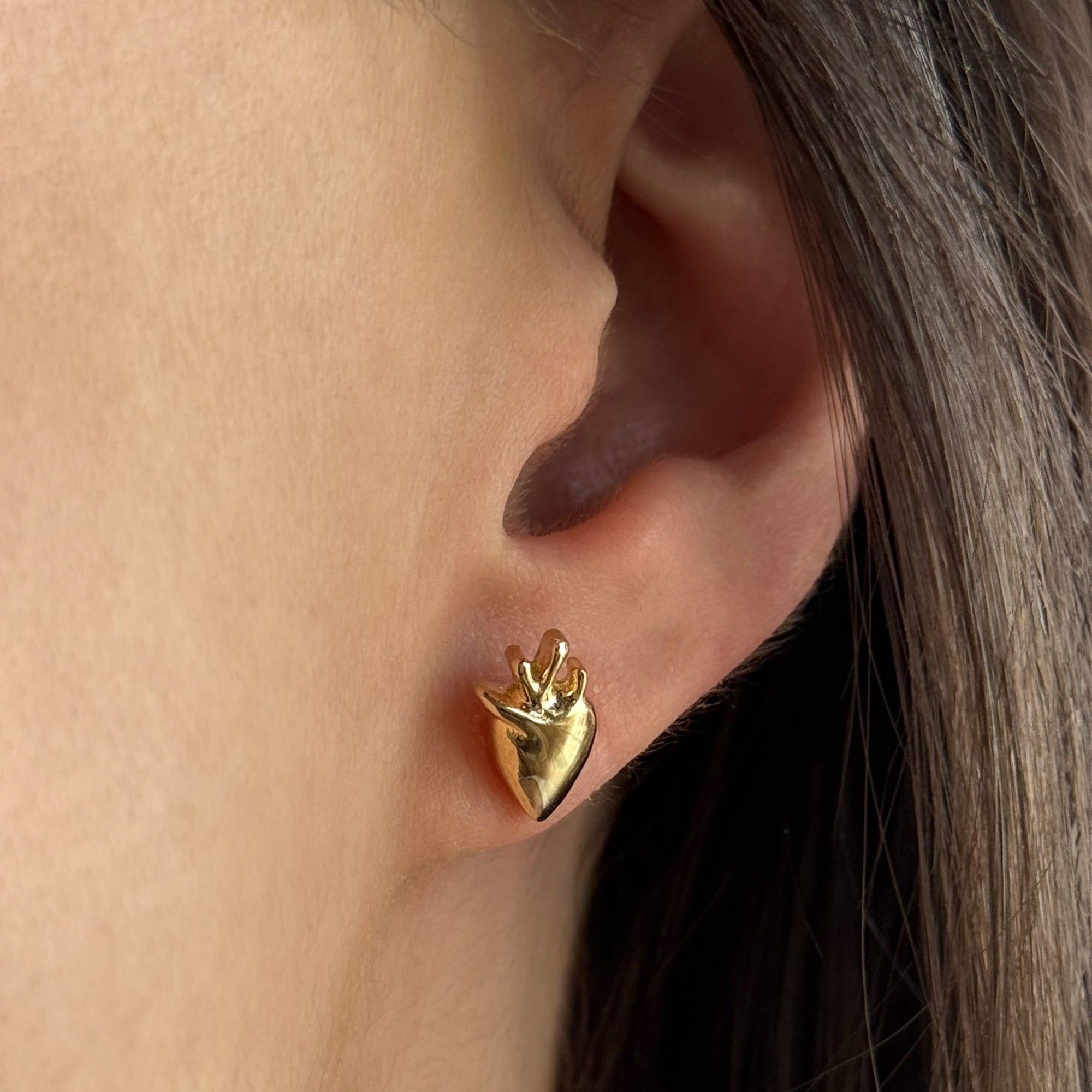 Aretes_Corazon_Anatomico_Dorado