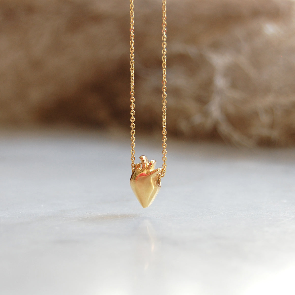 Collar Corazón Anatómico hecho en plata mexicana .925 con baño de oro