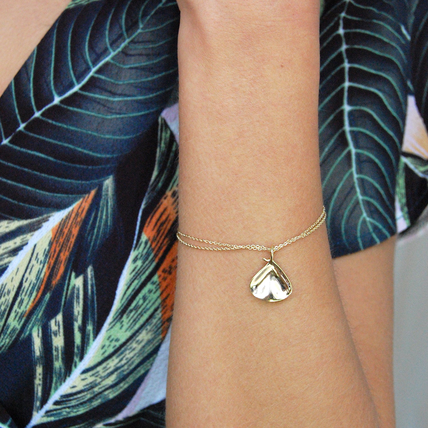 Pulsera Petalo de Rosa Virgen de Guadalupe Joyeria Mexicana Moderna Hecho en Mexico