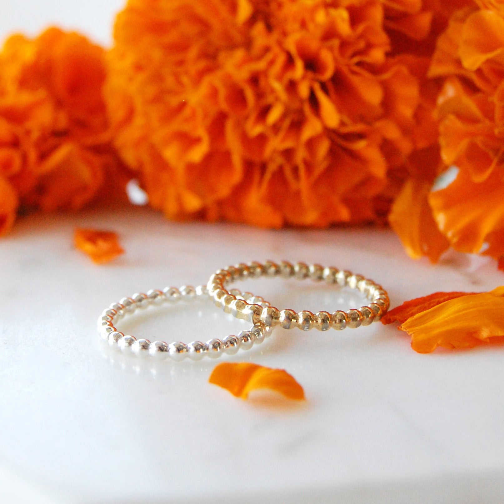 Anillo Bolitas de Barro Dorado
