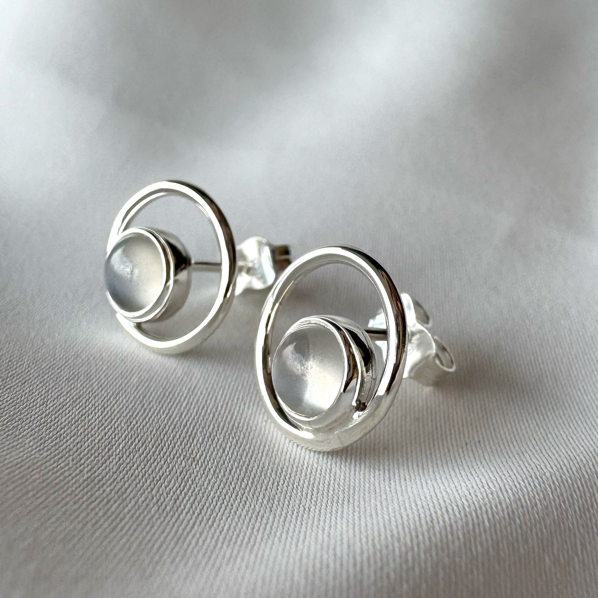 Aretes Redondos Piedras Preciosas Piedra Luna Plata de Ley