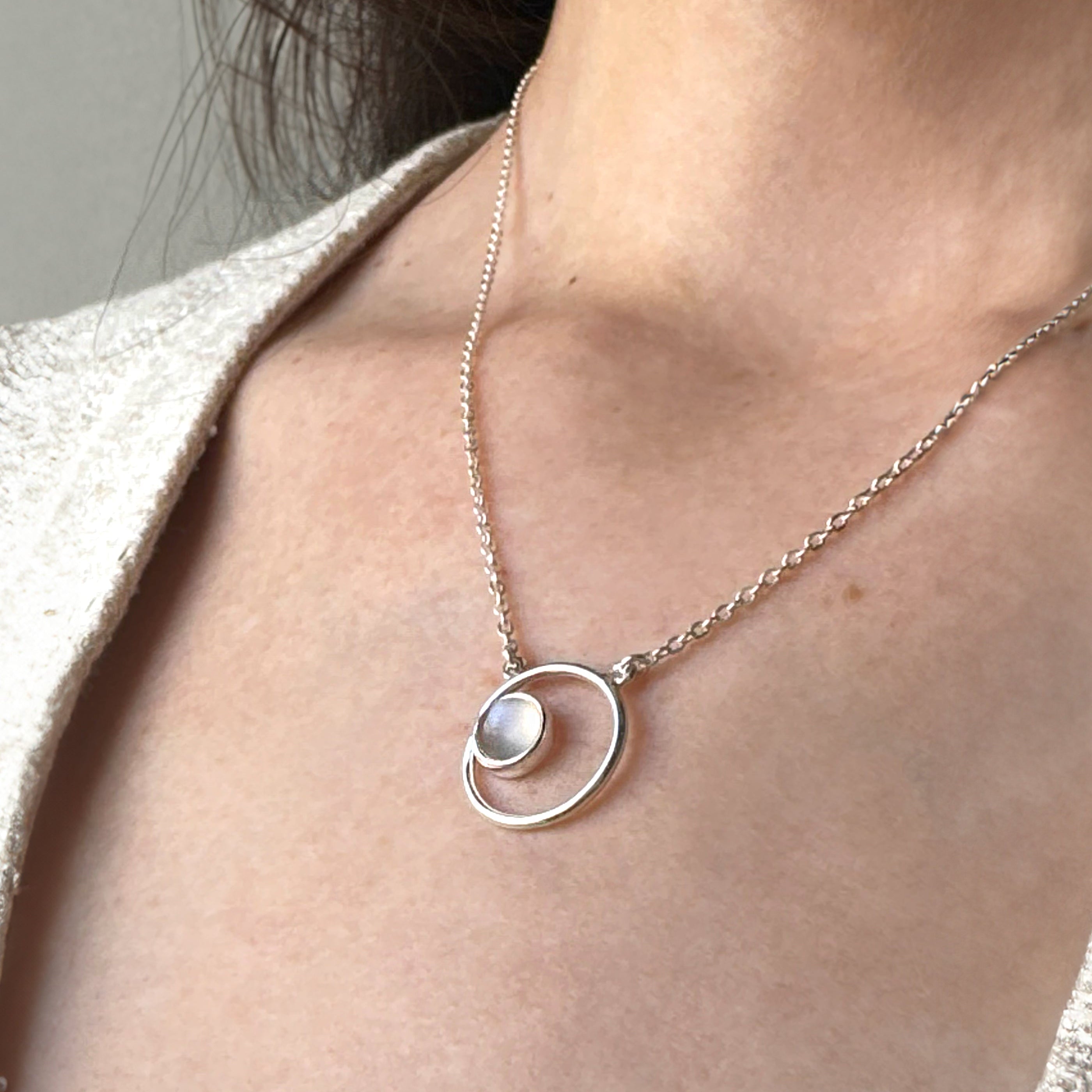 Dije Circular Piedra de Luna Labradorita Plata Esterlina de Ley
